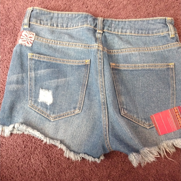 Bull head  MOM SHORT...women's jean shorts - Picture 4 of 4